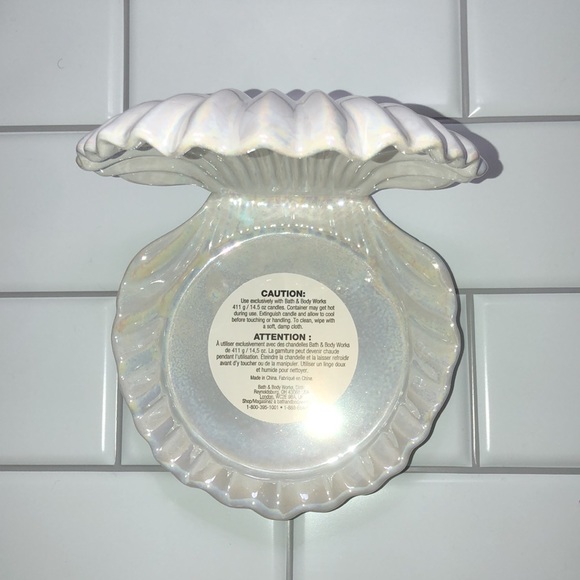 HOLIDAY SPECIAL- CLAM SHELL 3-Wick Candle Holder: Bath & Body Works - Picture 7 of 15